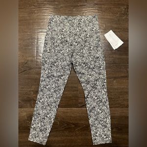Athleta Salutation Stash Pocket II Textured 7/8 Tight